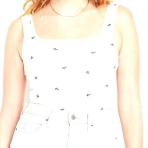 Elegant White Cropped Top for Versatile Wear